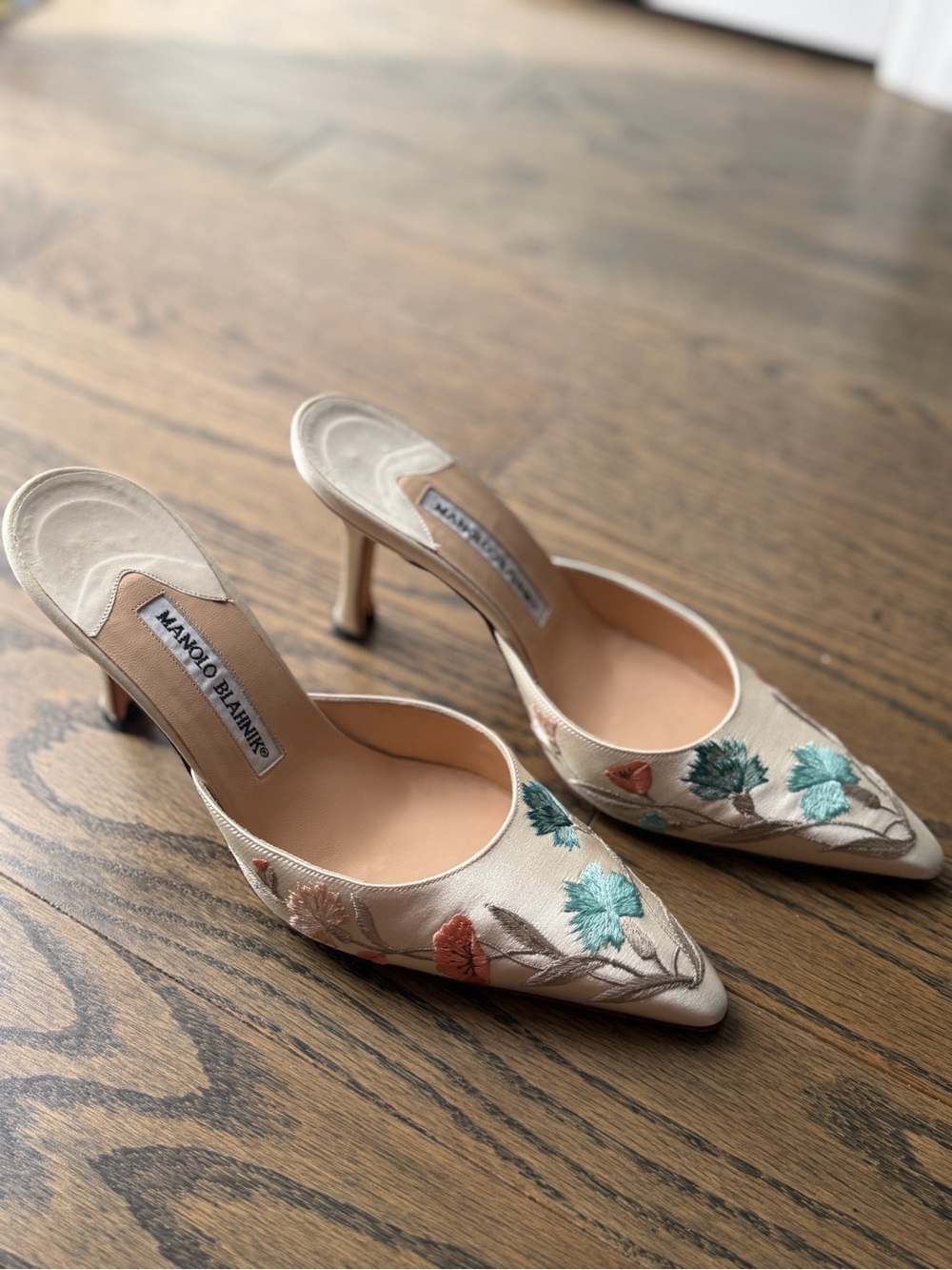 Manolo Blahnik Cream Satin Pointed-Toe Mules with Multicolor Floral Embroidery - Picture 7 of 7